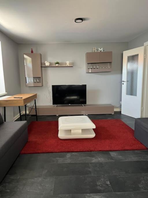 Gesamte Wohnung mit Parkplatz