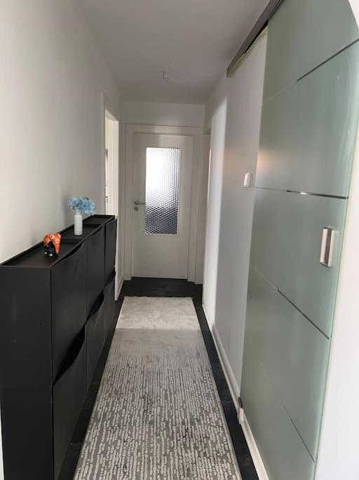 Gesamte Wohnung mit Parkplatz
