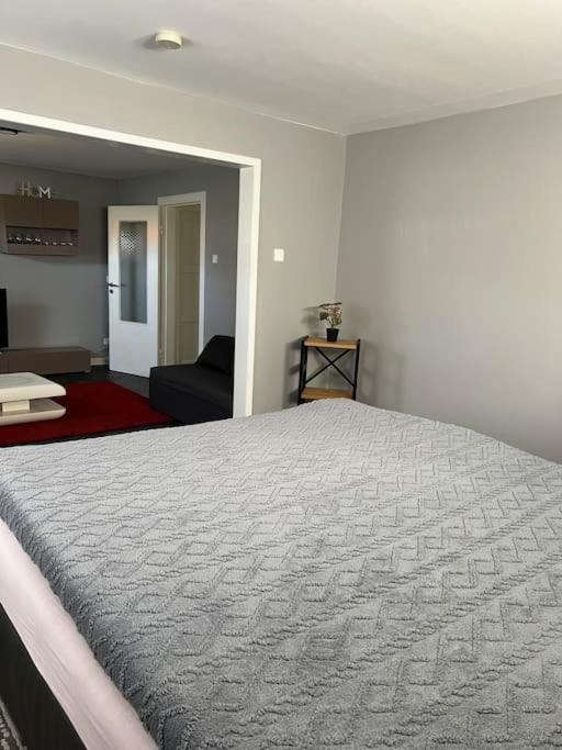 Gesamte Wohnung mit Parkplatz