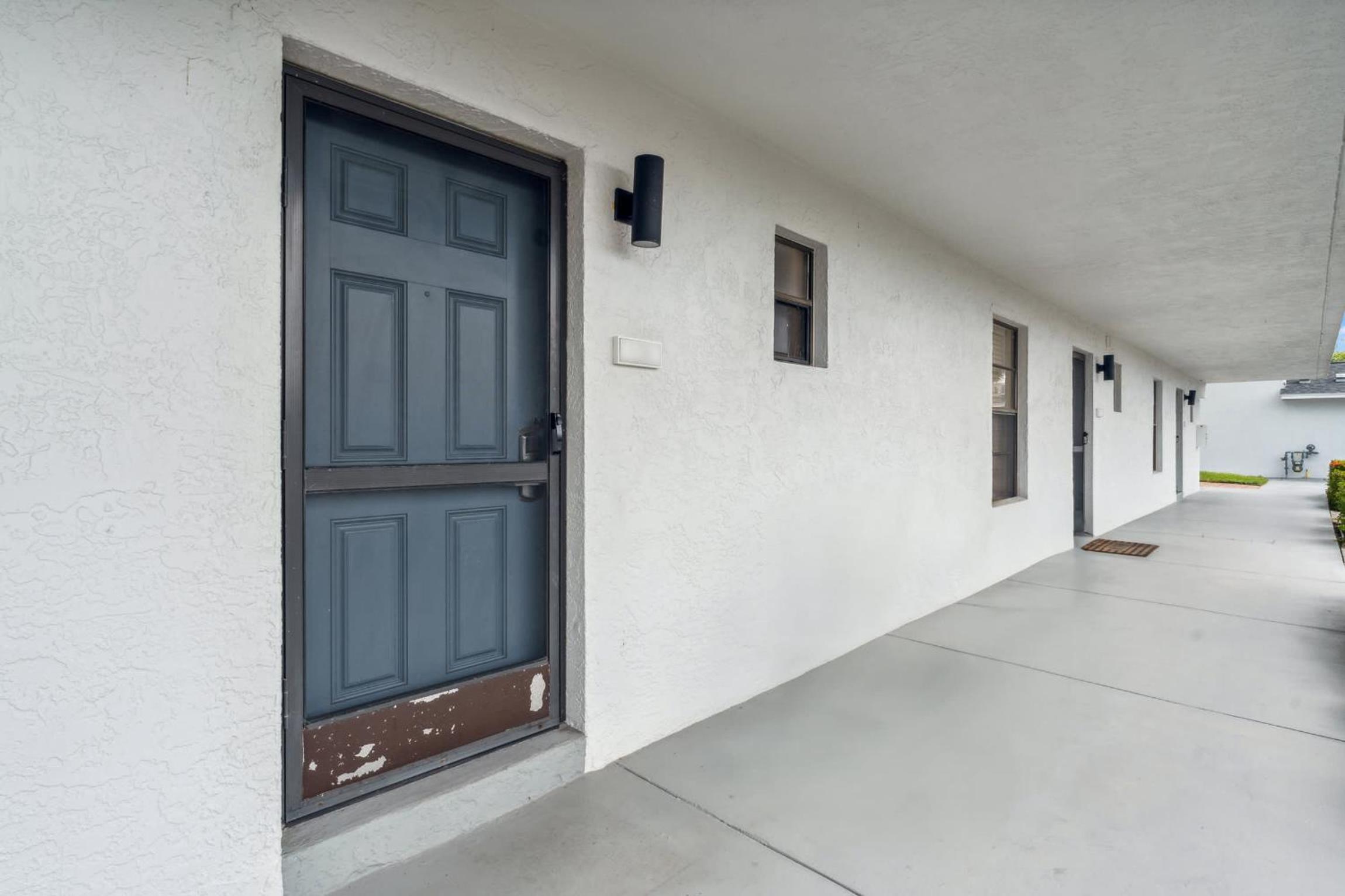 Hotel Resort Views Quiet Back End of the Park Shore Resort - Image 1