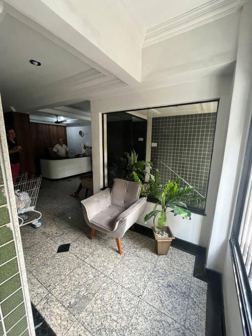Apt quarto e sala no Centro de Guarapari