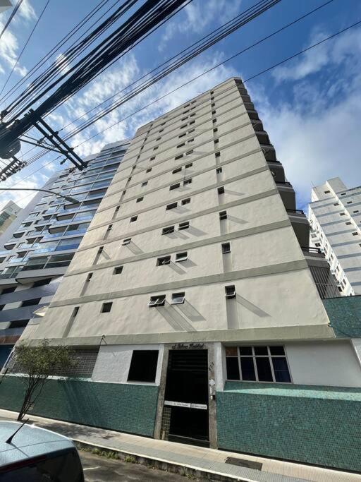 Apt quarto e sala no Centro de Guarapari