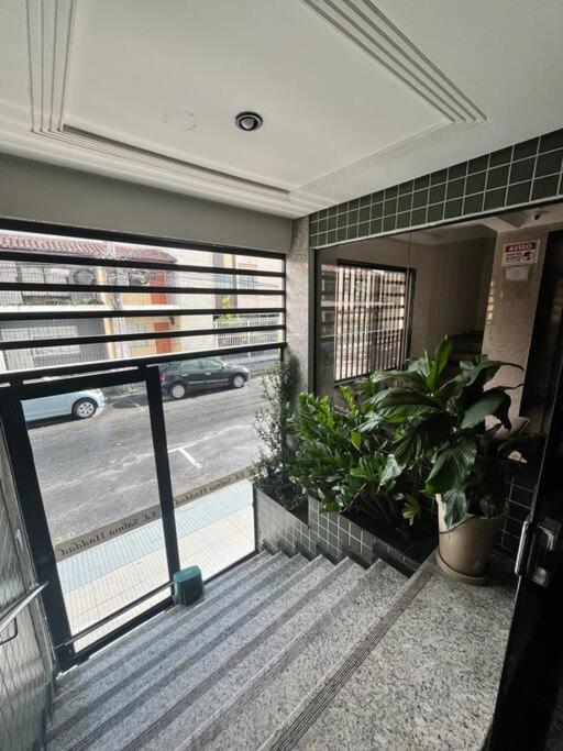 Apt quarto e sala no Centro de Guarapari