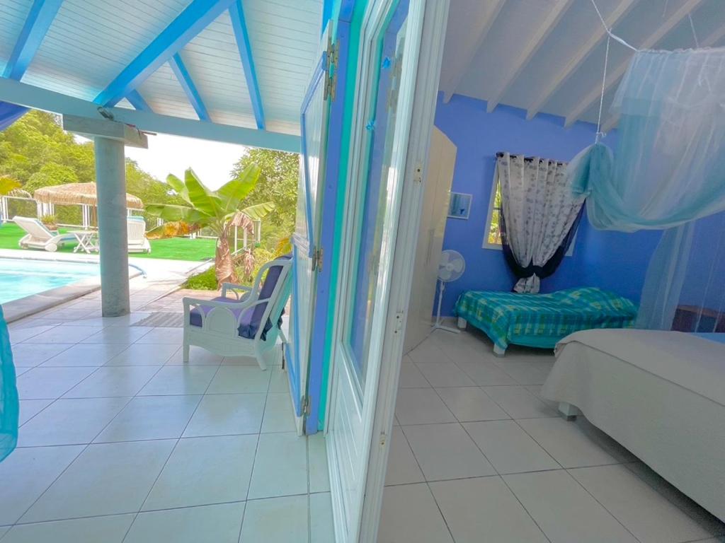 Tailor-made house and table dhtes for holidaymakers and business travelers view 2