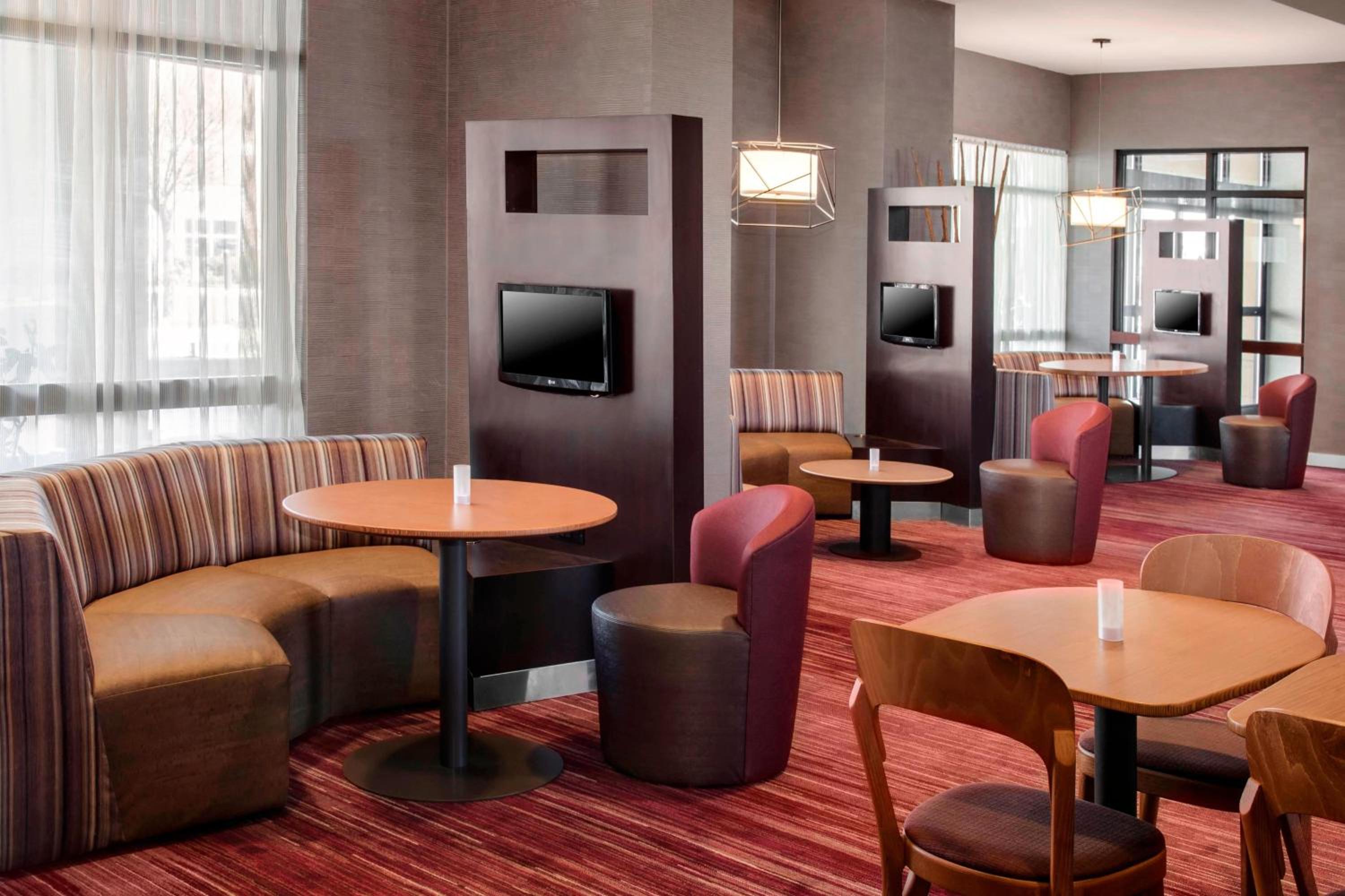 Elizabeth Vacations - Courtyard by Marriott Newark Elizabeth - Property Image 1