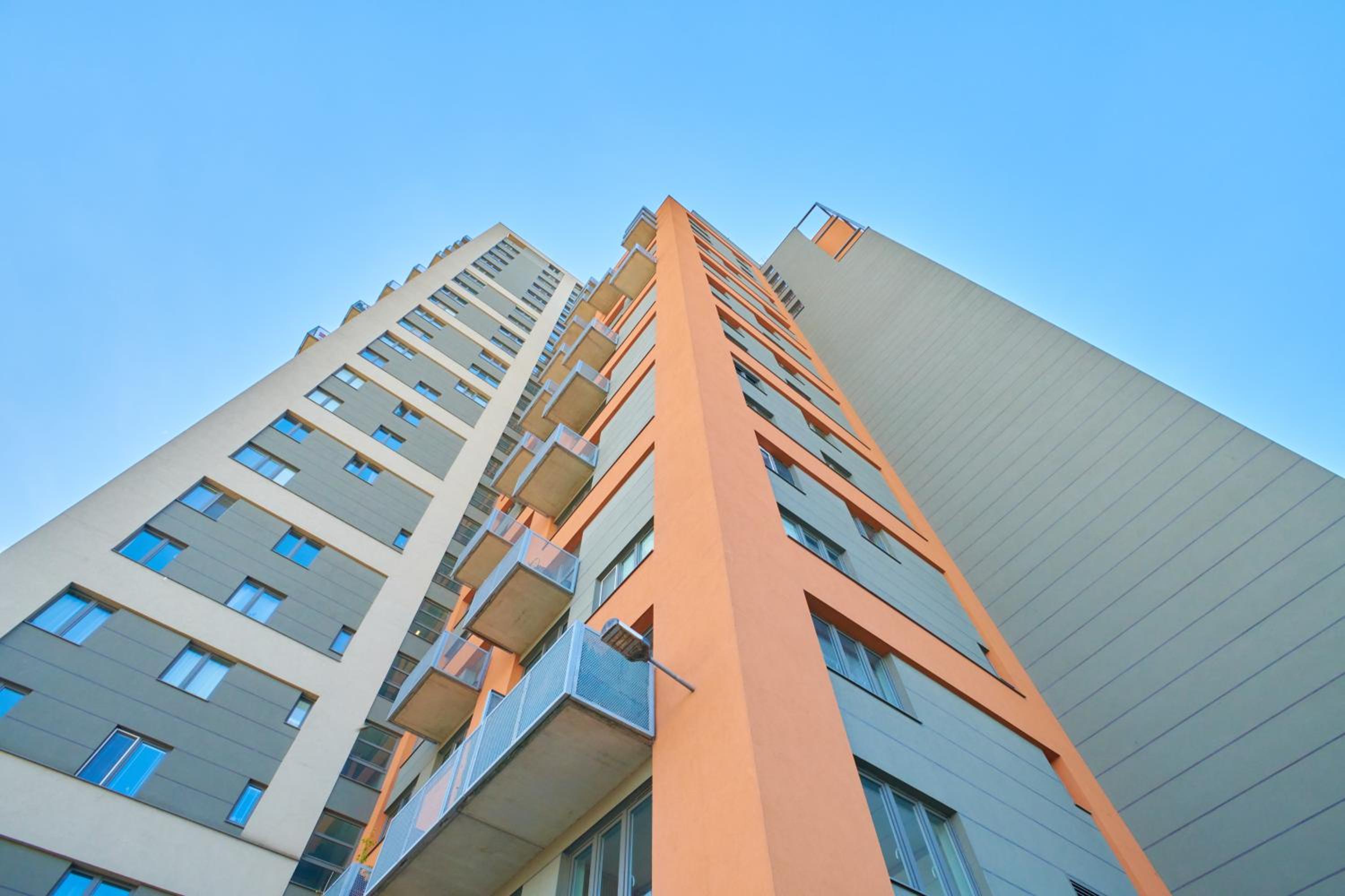 High-Sky O2 arena Apartment with garage parking and AC
