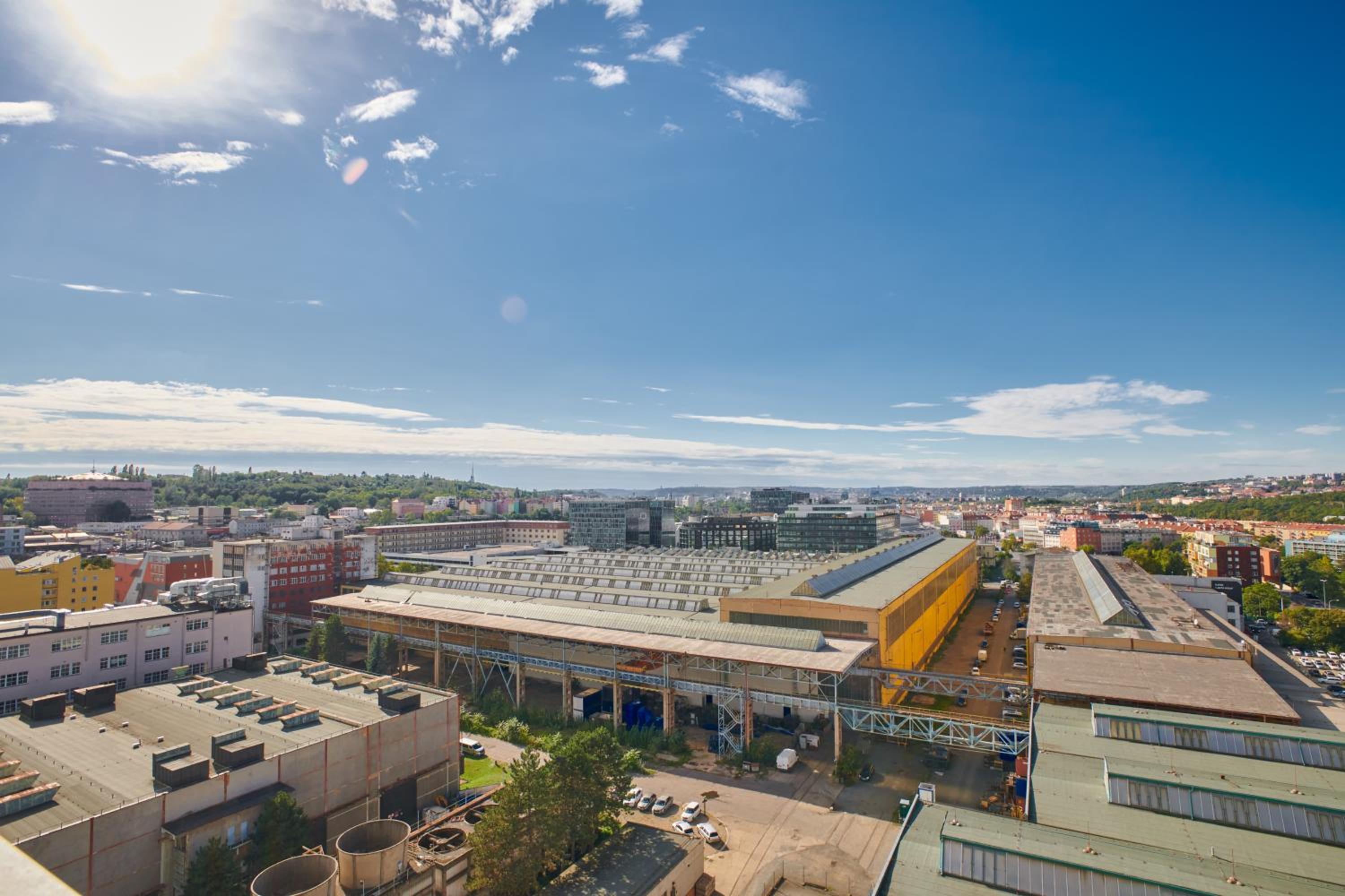 High-Sky O2 arena Apartment with garage parking and AC