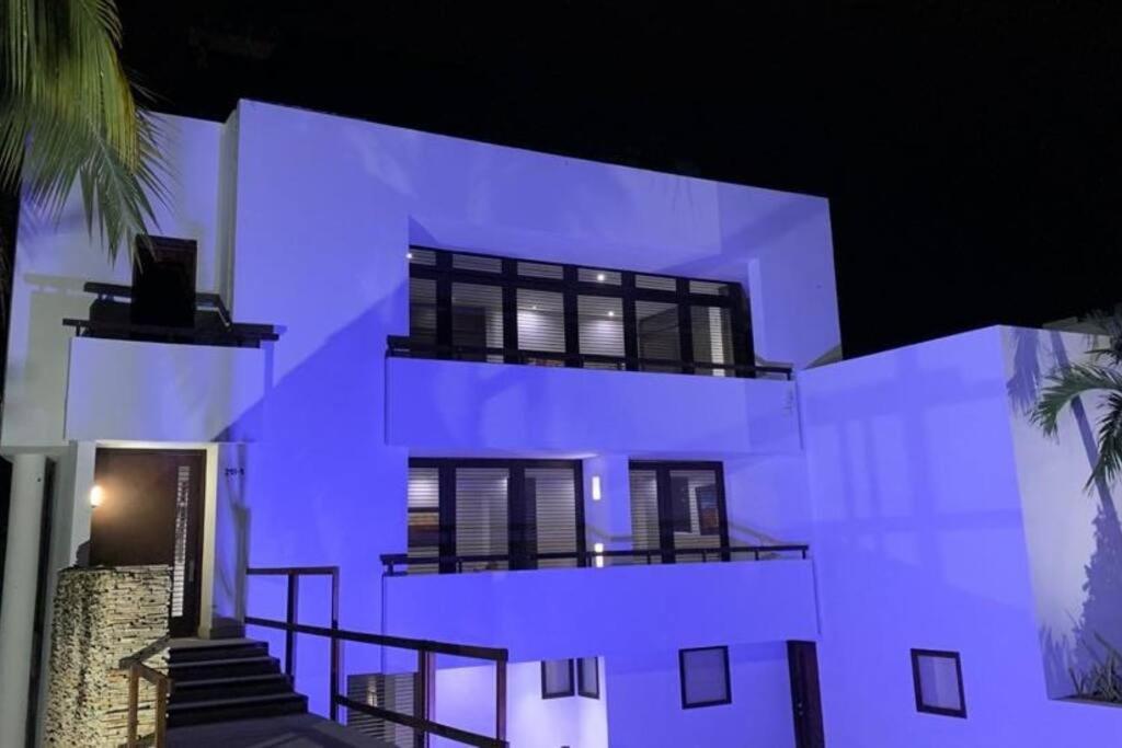 Casa con piscina en condominio Campestre el Peñon