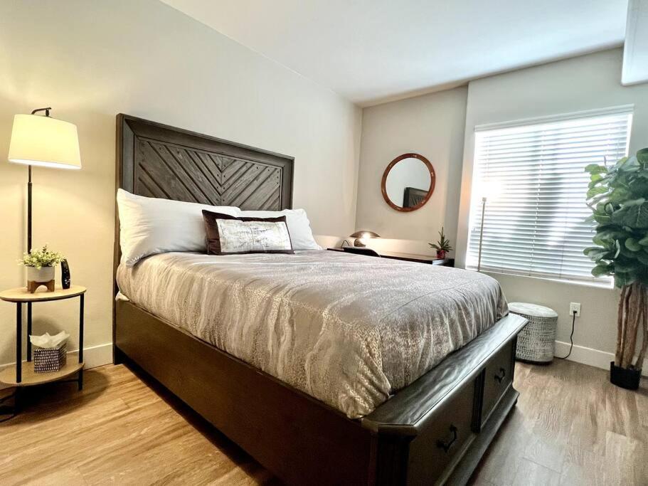 Cozy 2 Bedroom 2 Bathroom Condo with Pool, Gym, Spa