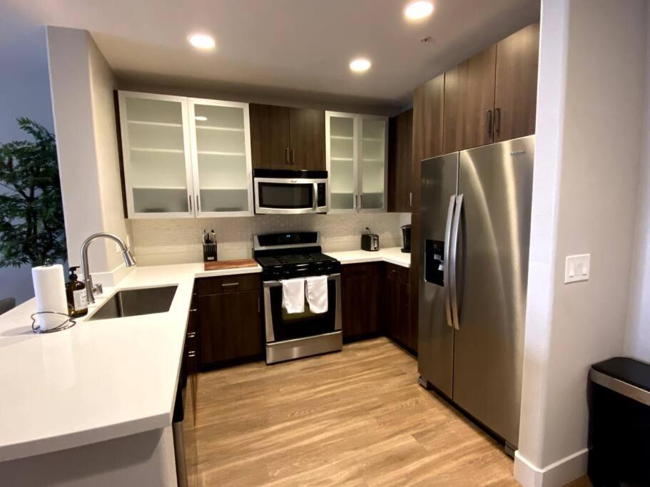 Cozy 2 Bedroom 2 Bathroom Condo with Pool, Gym, Spa