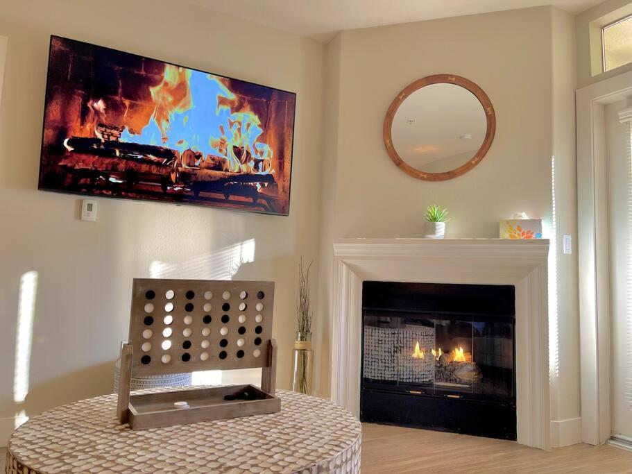 Cozy 2 Bedroom 2 Bathroom Condo with Pool, Gym, Spa
