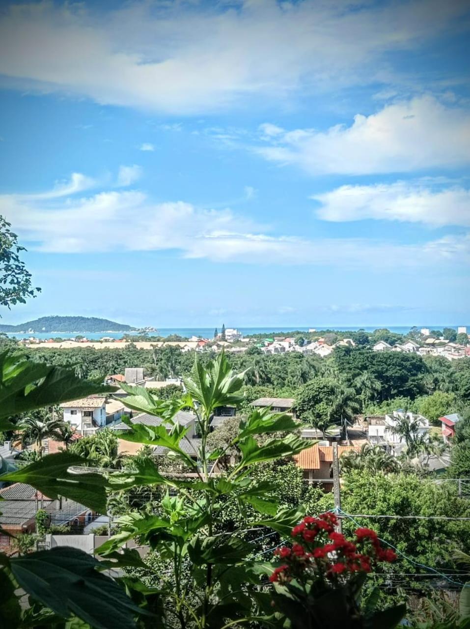 Casa espaçosa à 5min da praia Floripa vista pro mar de 2 até 12 hóspedes