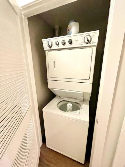 Cozy 2 Bedroom 2 Bathroom Condo with Pool, Gym, Spa