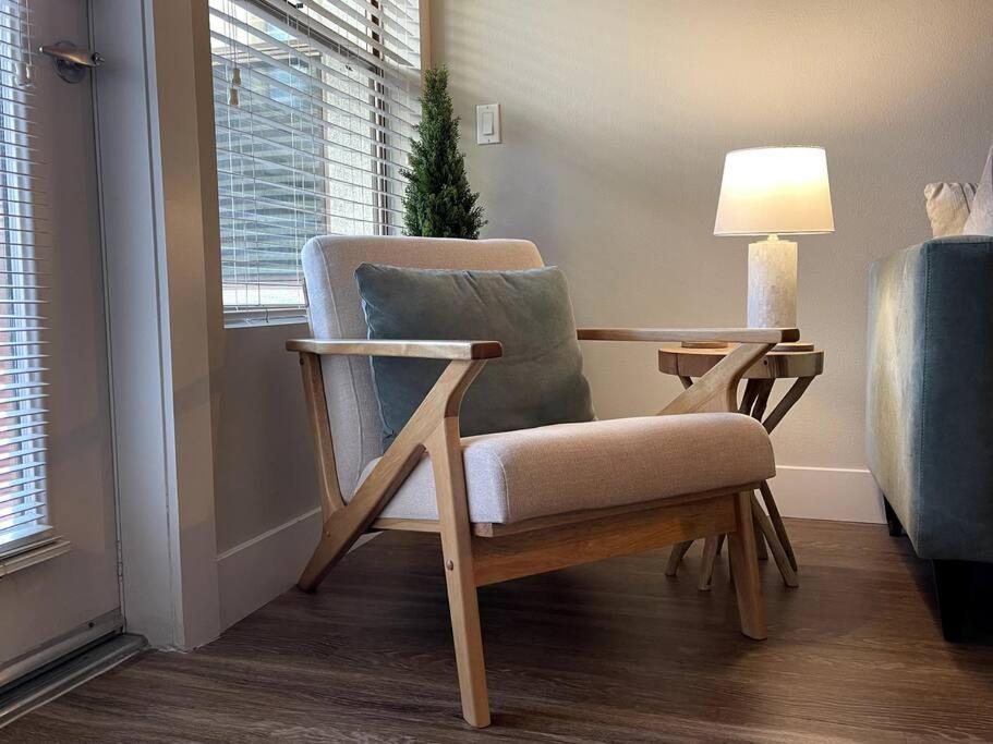 Cozy 2 Bedroom 2 Bathroom Condo with Pool, Gym, Spa