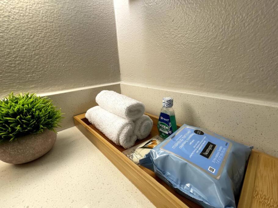 Cozy 2 Bedroom 2 Bathroom Condo with Pool, Gym, Spa