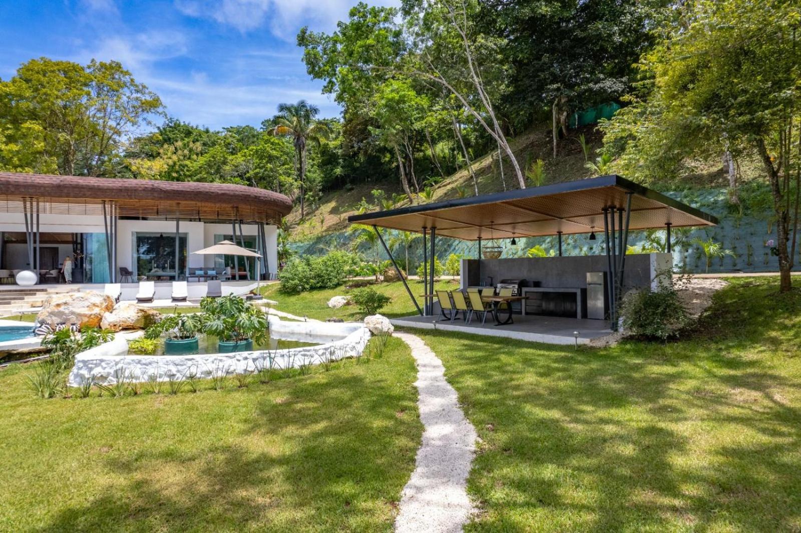 Casa Laguna