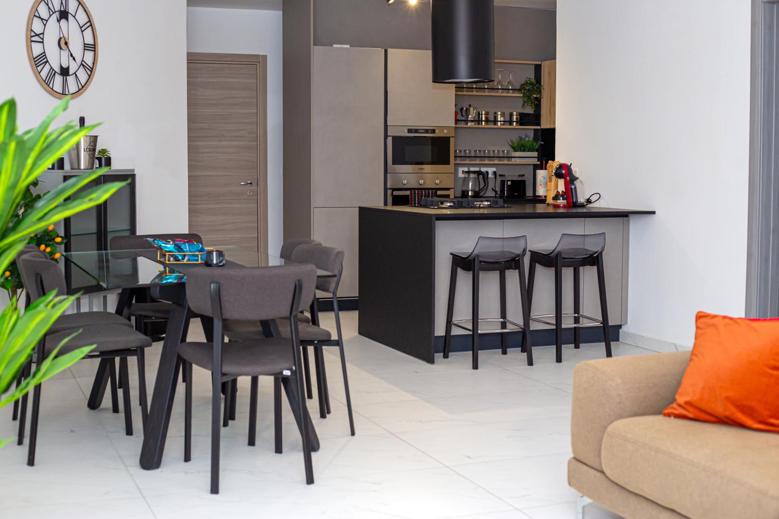 Modern Hennessy Apartment — St Julian's