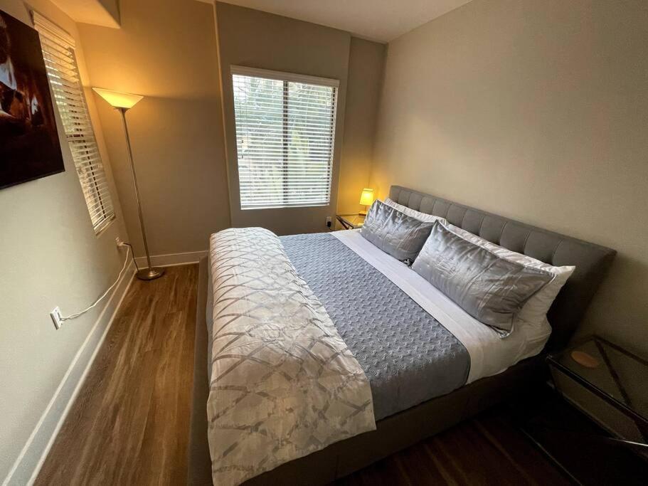 Cozy 2 Bedroom 2 Bathroom Condo with Pool, Gym, Spa