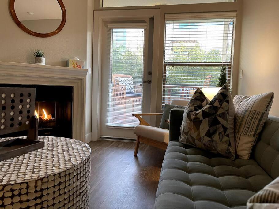 Cozy 2 Bedroom 2 Bathroom Condo with Pool, Gym, Spa