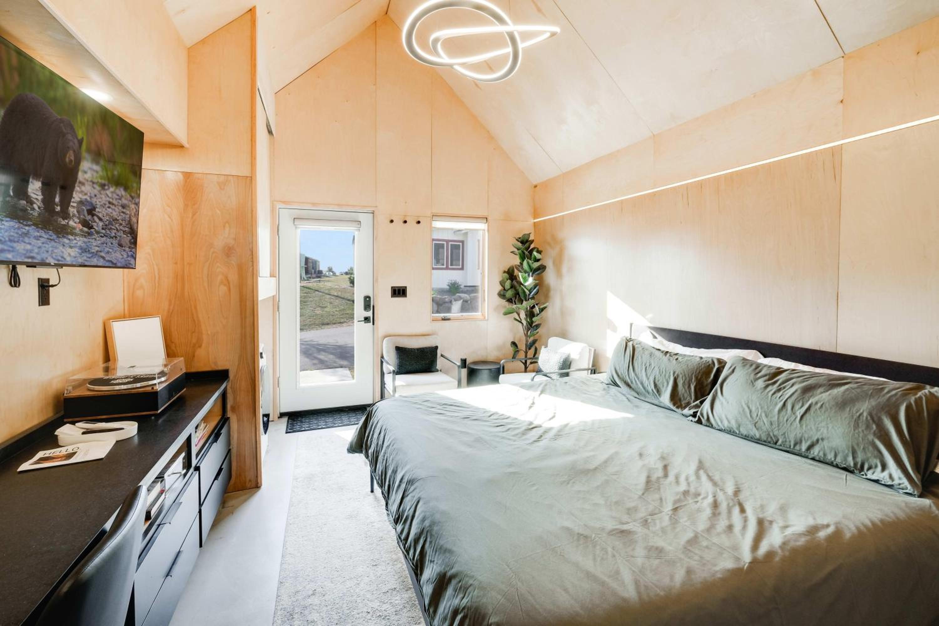 Bunkies-The Commissioner view 5