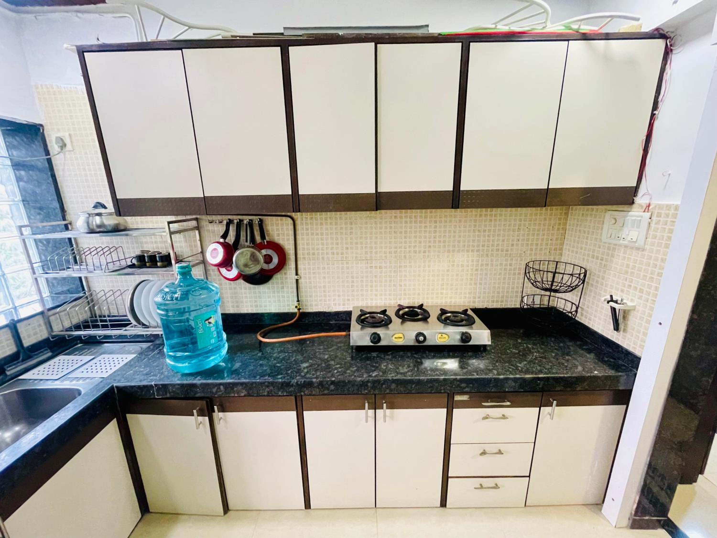 Bandra - Spacious 2 BHK- Close to BKC. view 5