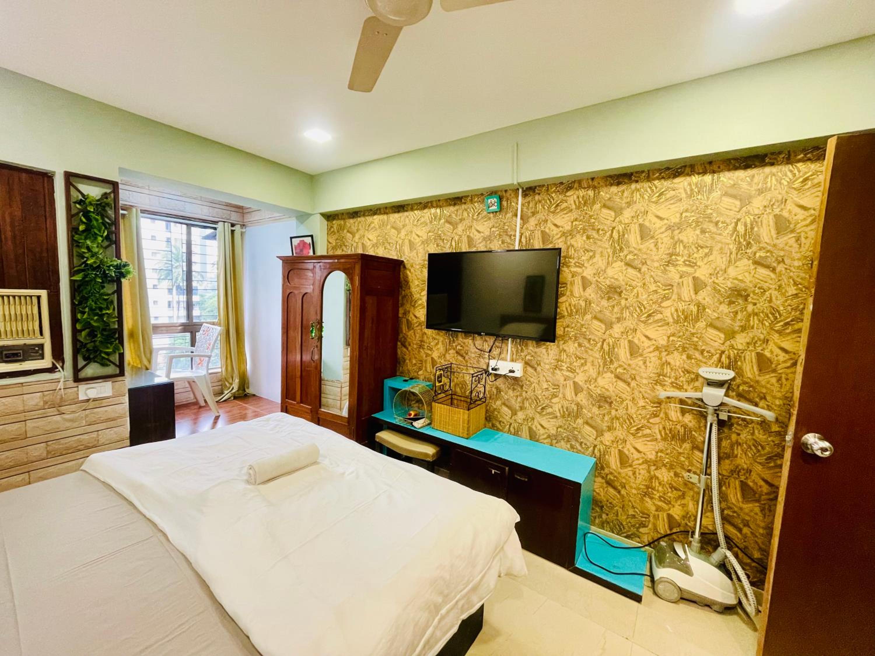 Bandra - Spacious 2 BHK- Close to BKC. view 3