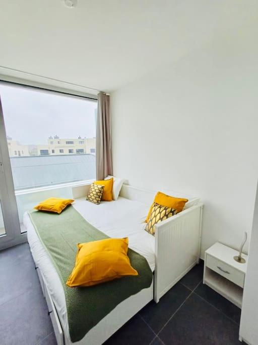 2 bedrooms Penthouse in Center w Terrace&Parking view 5
