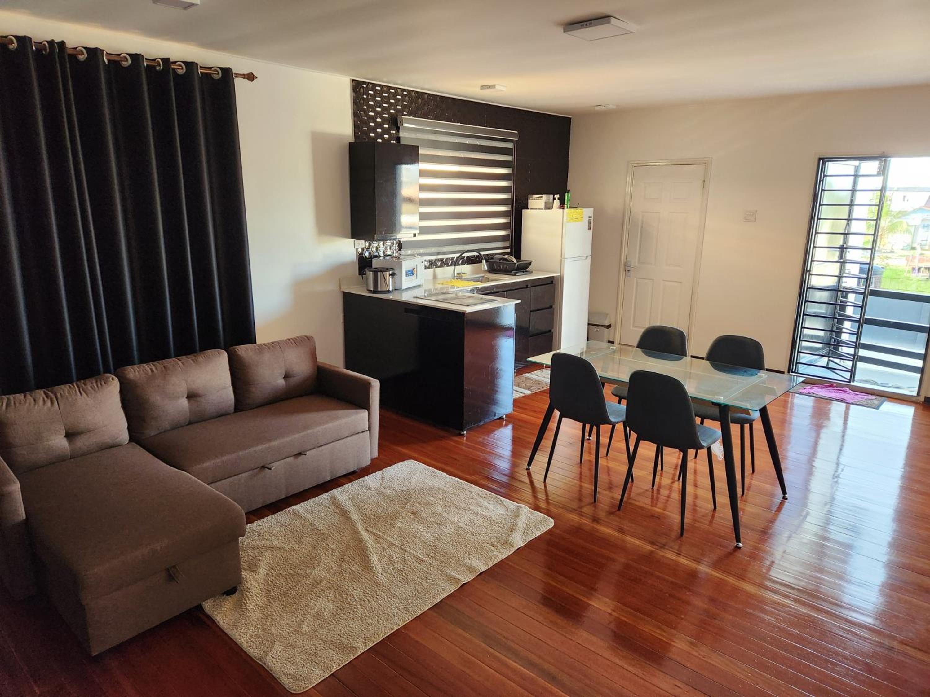 RoRa's Cozy Nest view 2