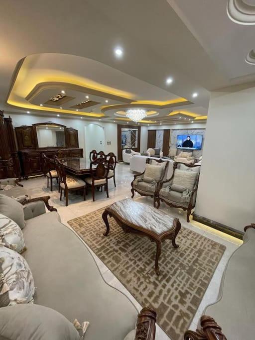 spacious and luxurious apartment