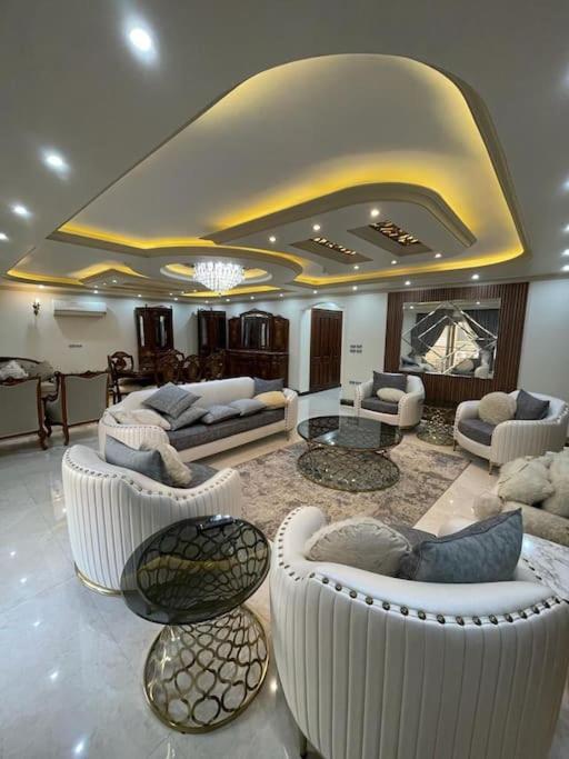 spacious and luxurious apartment