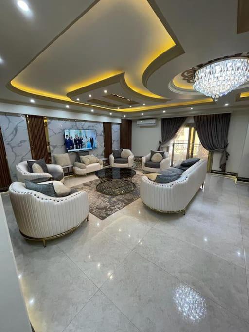 spacious and luxurious apartment