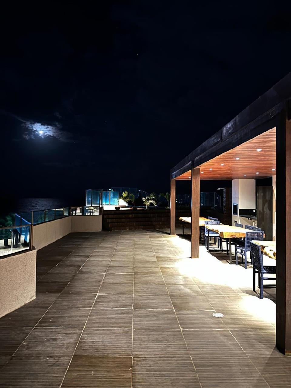 Apartamento de luxo à beira-mar