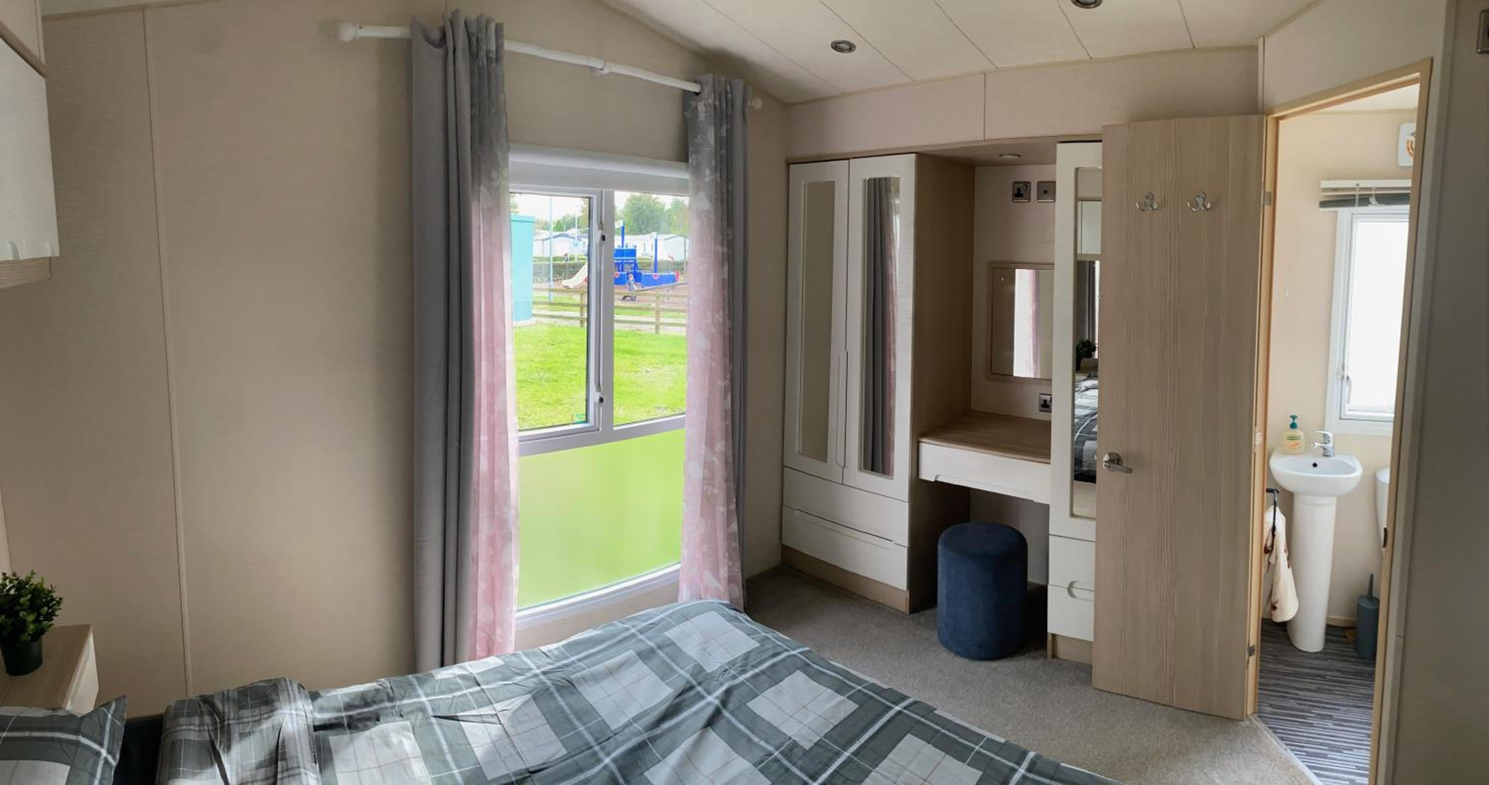 Cosy Holiday Home at Seton Sands near Edinburgh and North Berwick with free WiFi