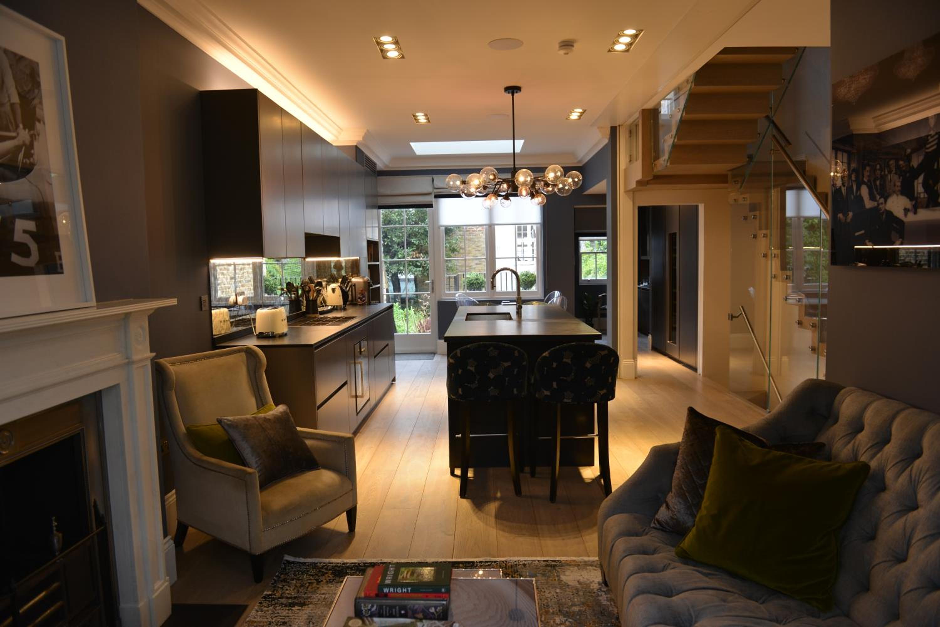 Luxury 4 Bedrooms 5 Baths 2 Receptions Family House with Garden Chelsea
