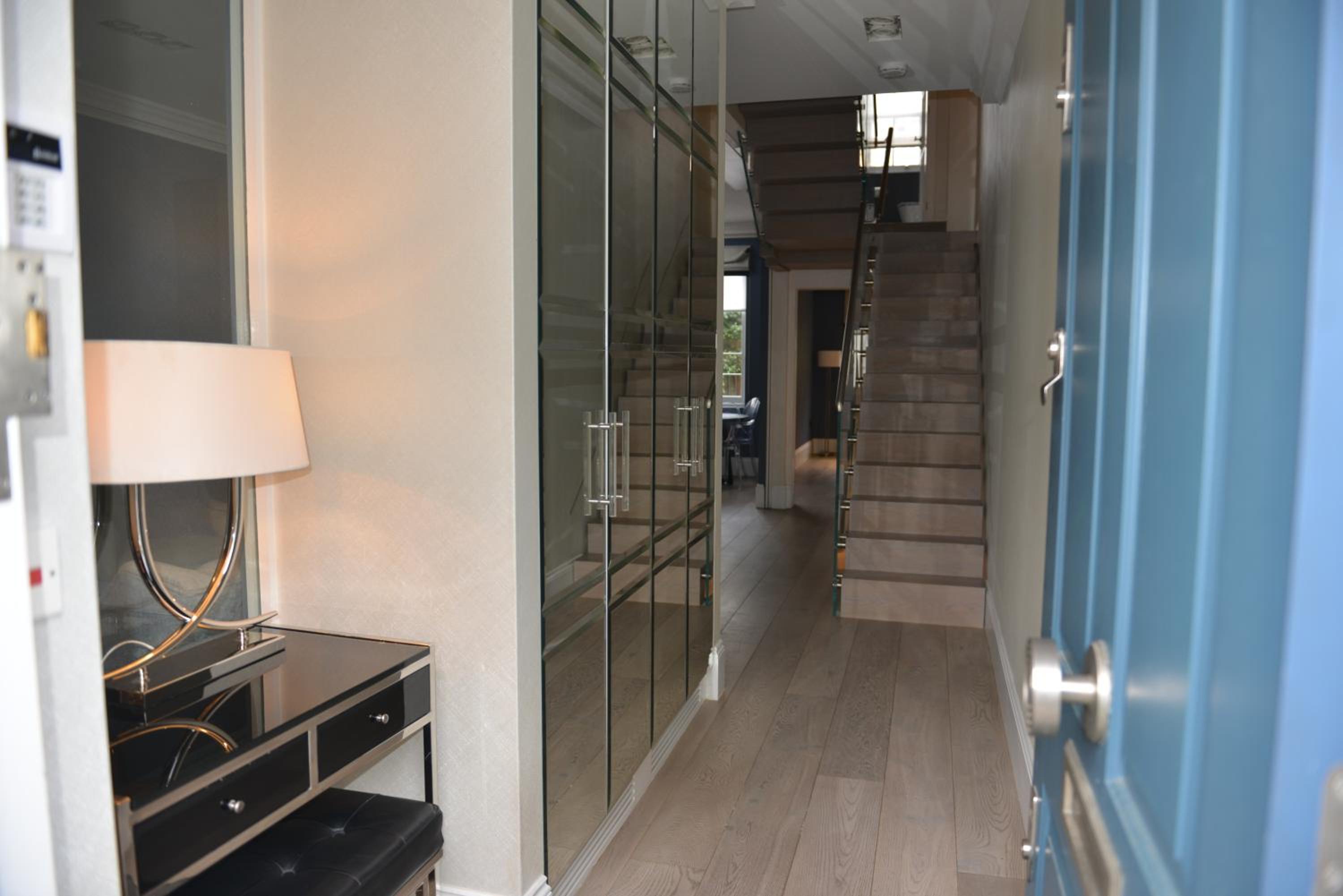 Luxury 4 Bedrooms 5 Baths 2 Receptions Family House with Garden Chelsea