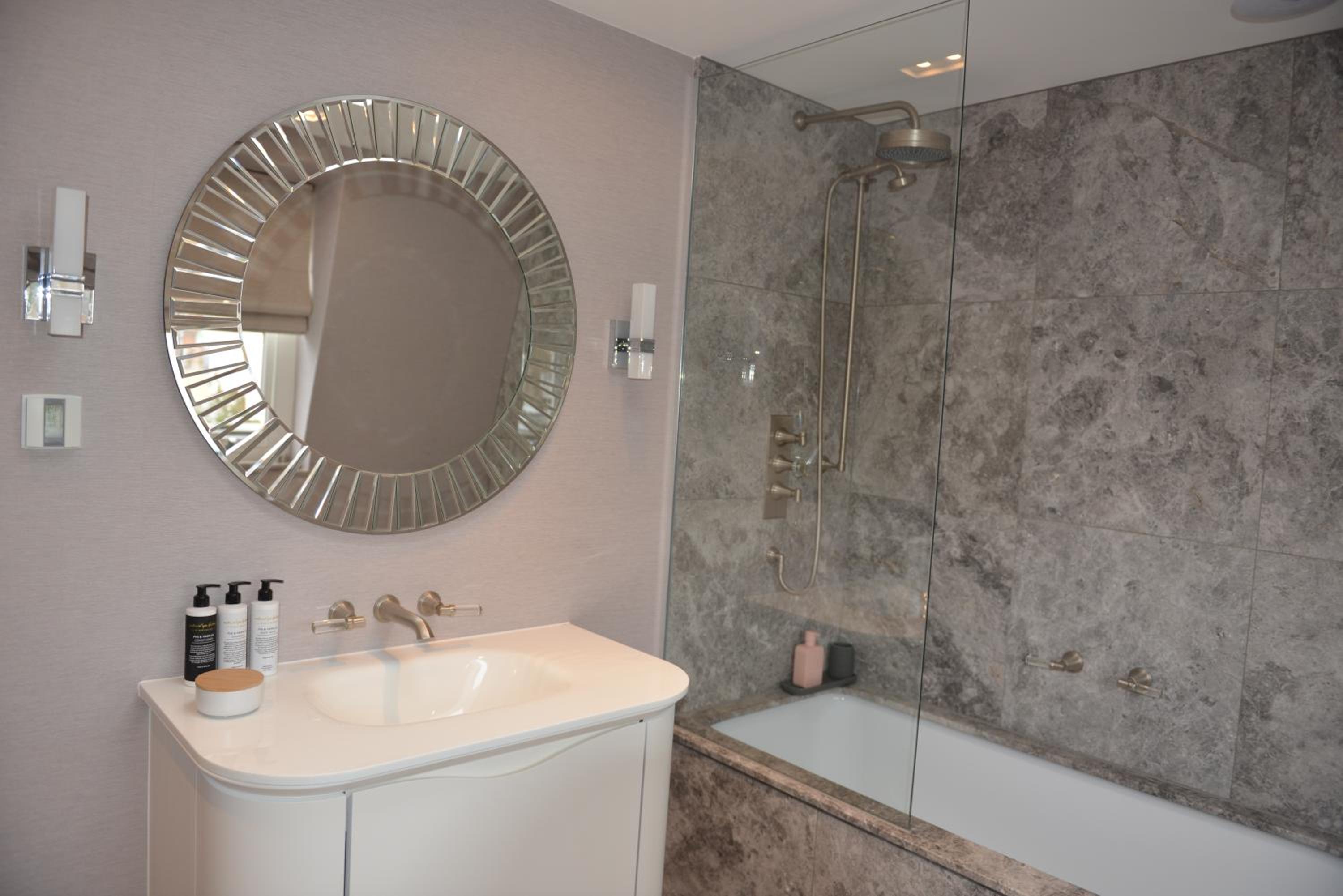 Luxury 4 Bedrooms 5 Baths 2 Receptions Family House with Garden Chelsea