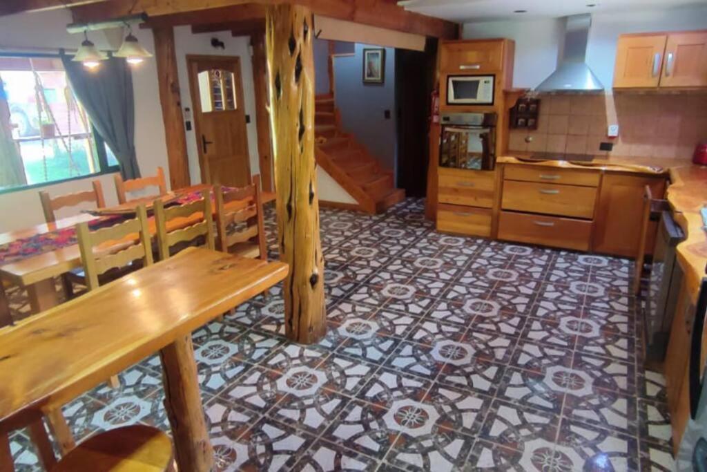 Casona cordillerana con patio, parrillas, chimenea
