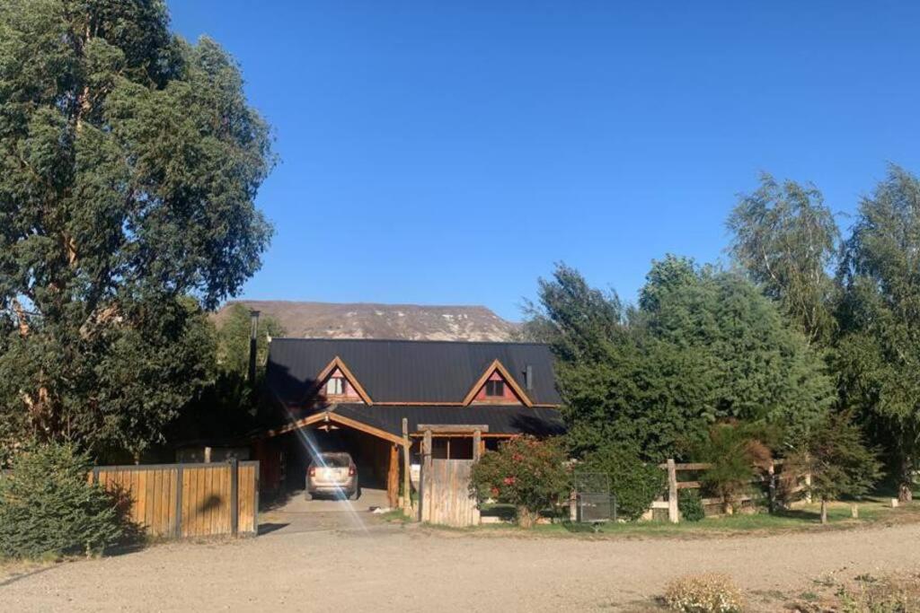 Casona cordillerana con patio, parrillas, chimenea