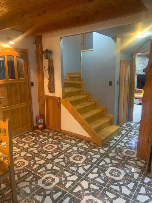 Casona cordillerana con patio, parrillas, chimenea