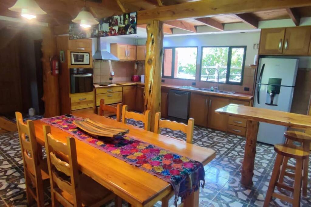Casona cordillerana con patio, parrillas, chimenea