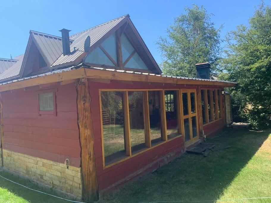 Casona cordillerana con patio, parrillas, chimenea