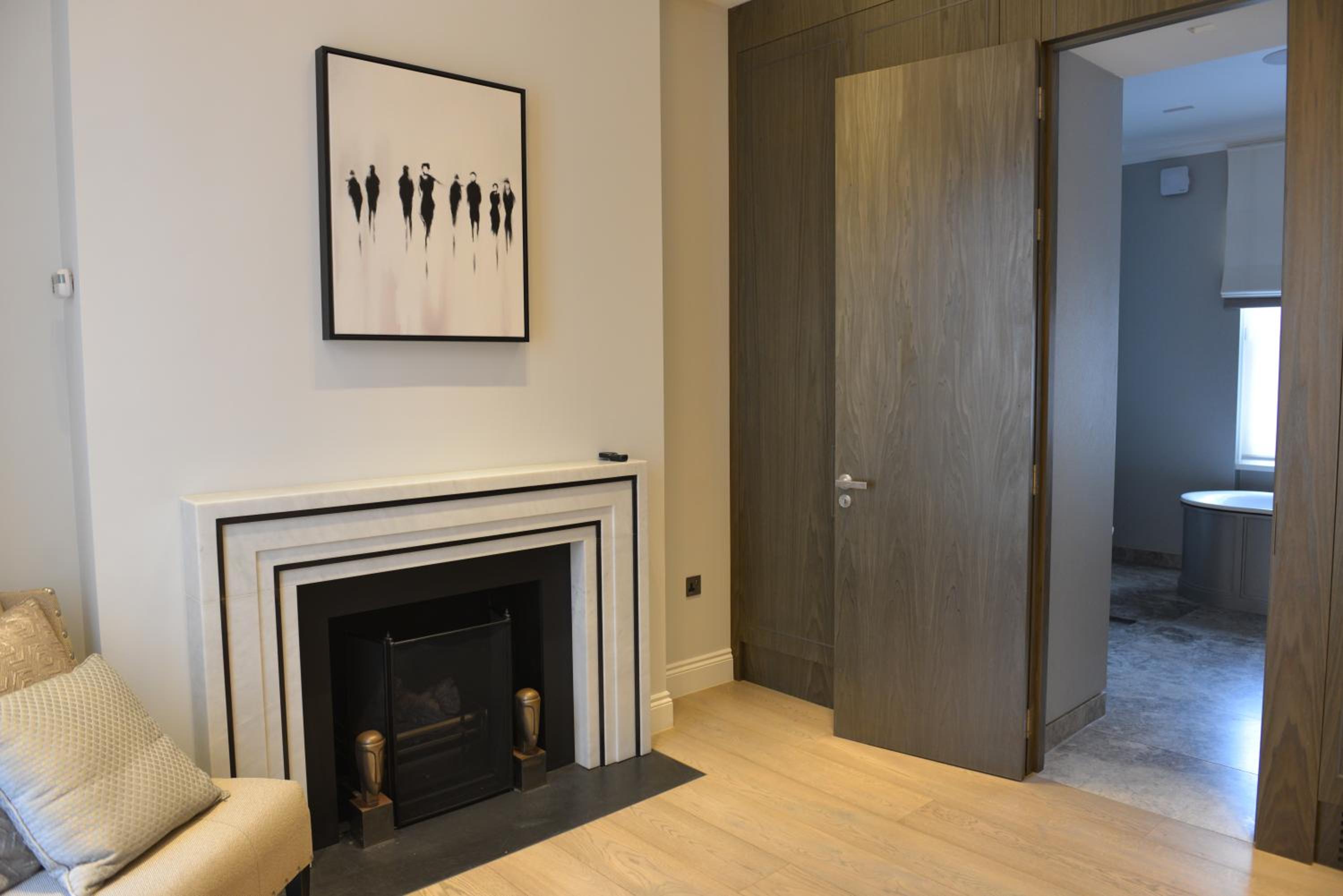 Luxury 4 Bedrooms 5 Baths 2 Receptions Family House with Garden Chelsea