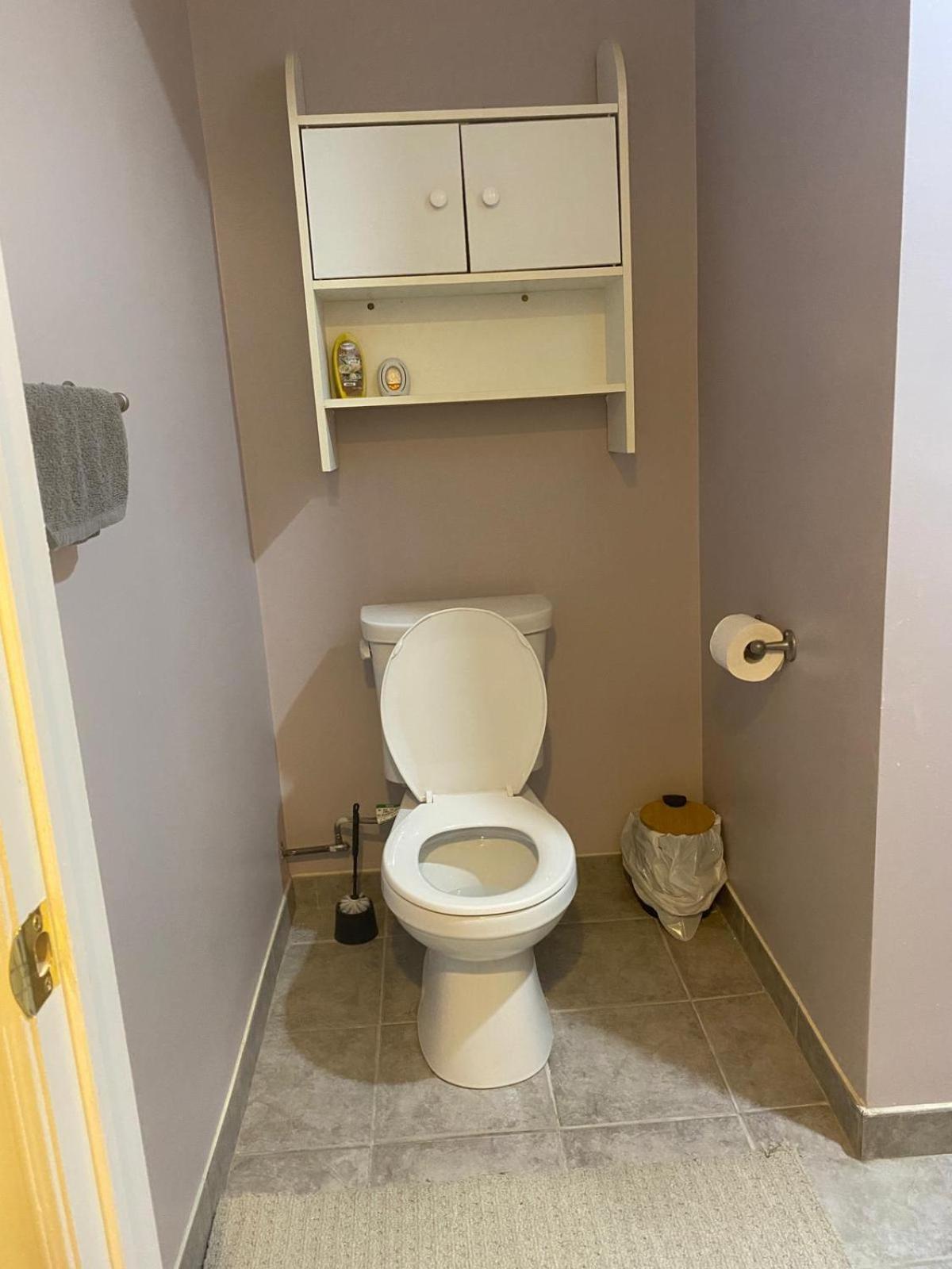 The Romantic Shell- Ideal for Couples, Short-Long stay-Next to Toronto Airport