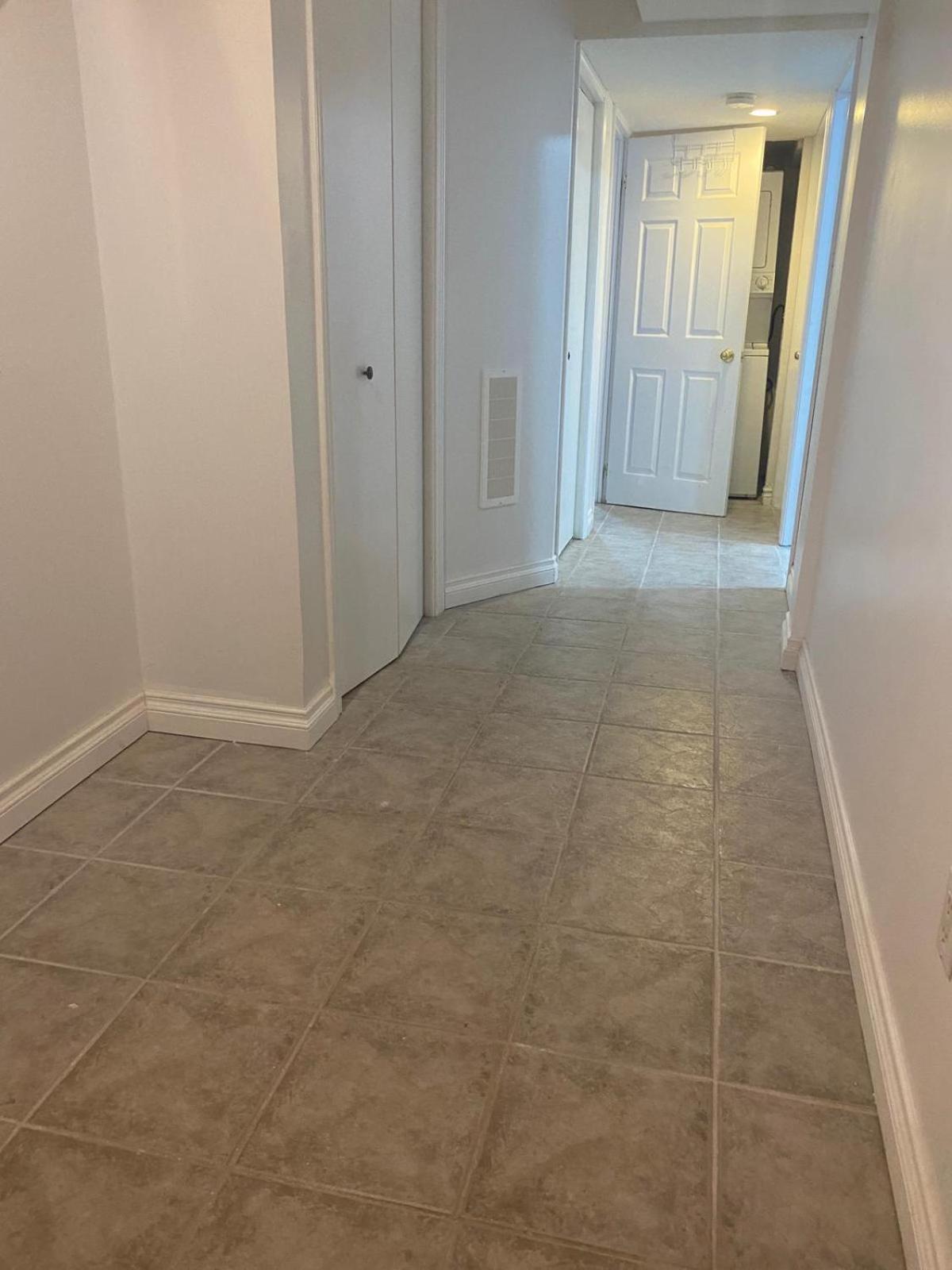 The Romantic Shell- Ideal for Couples, Short-Long stay-Next to Toronto Airport
