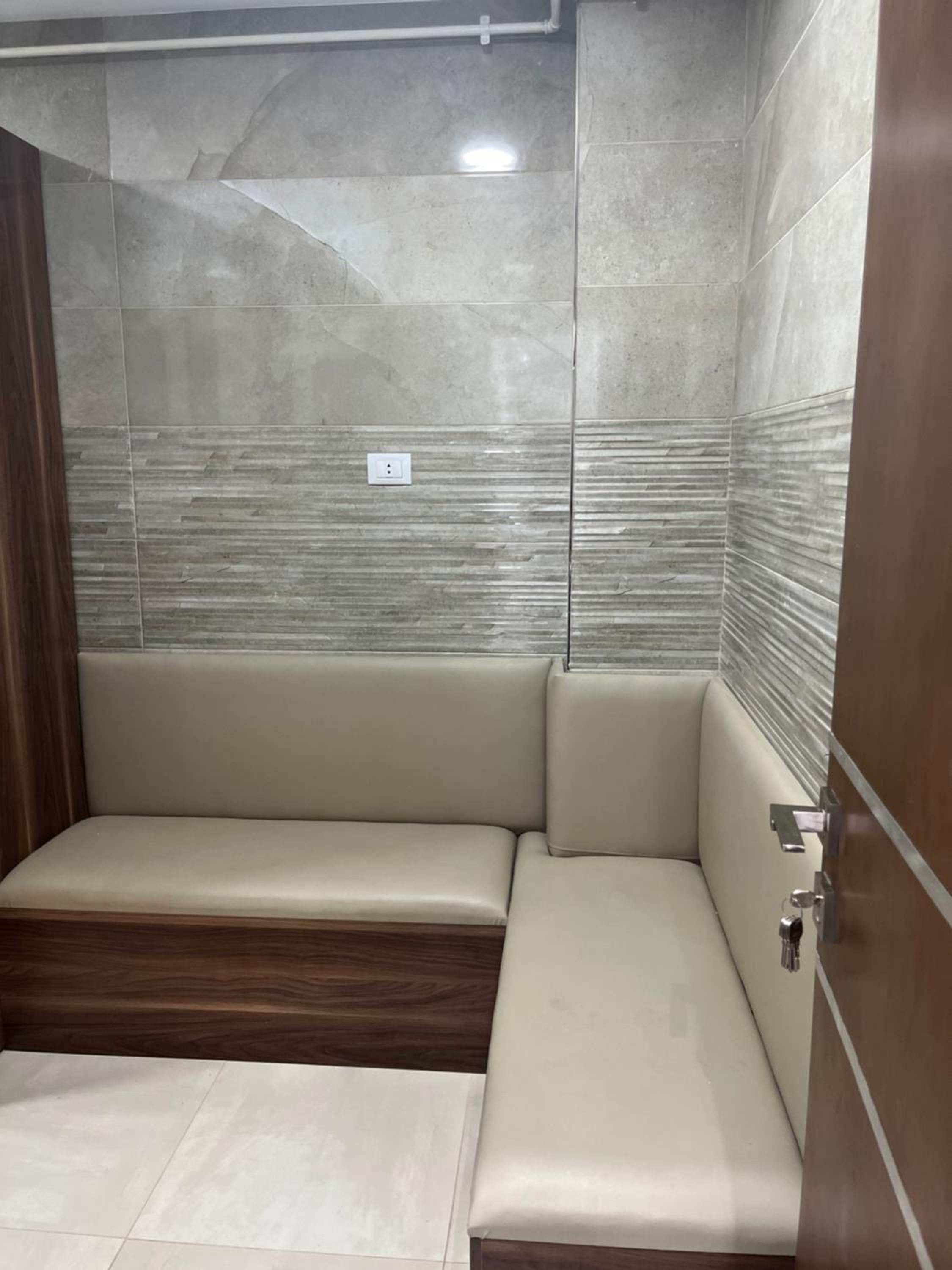 3 bedroom apartment luxury rehab
