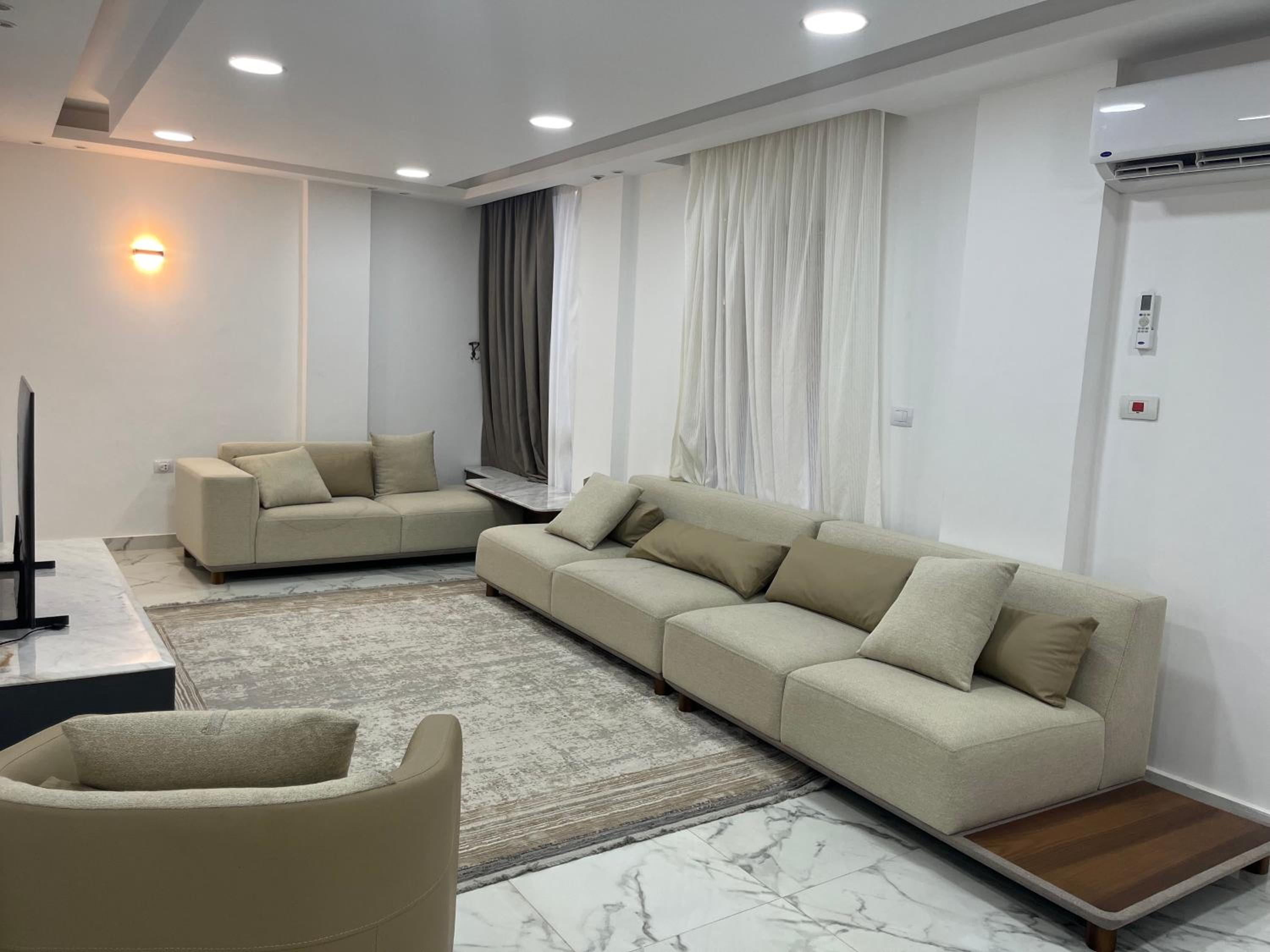 3 bedroom apartment luxury rehab
