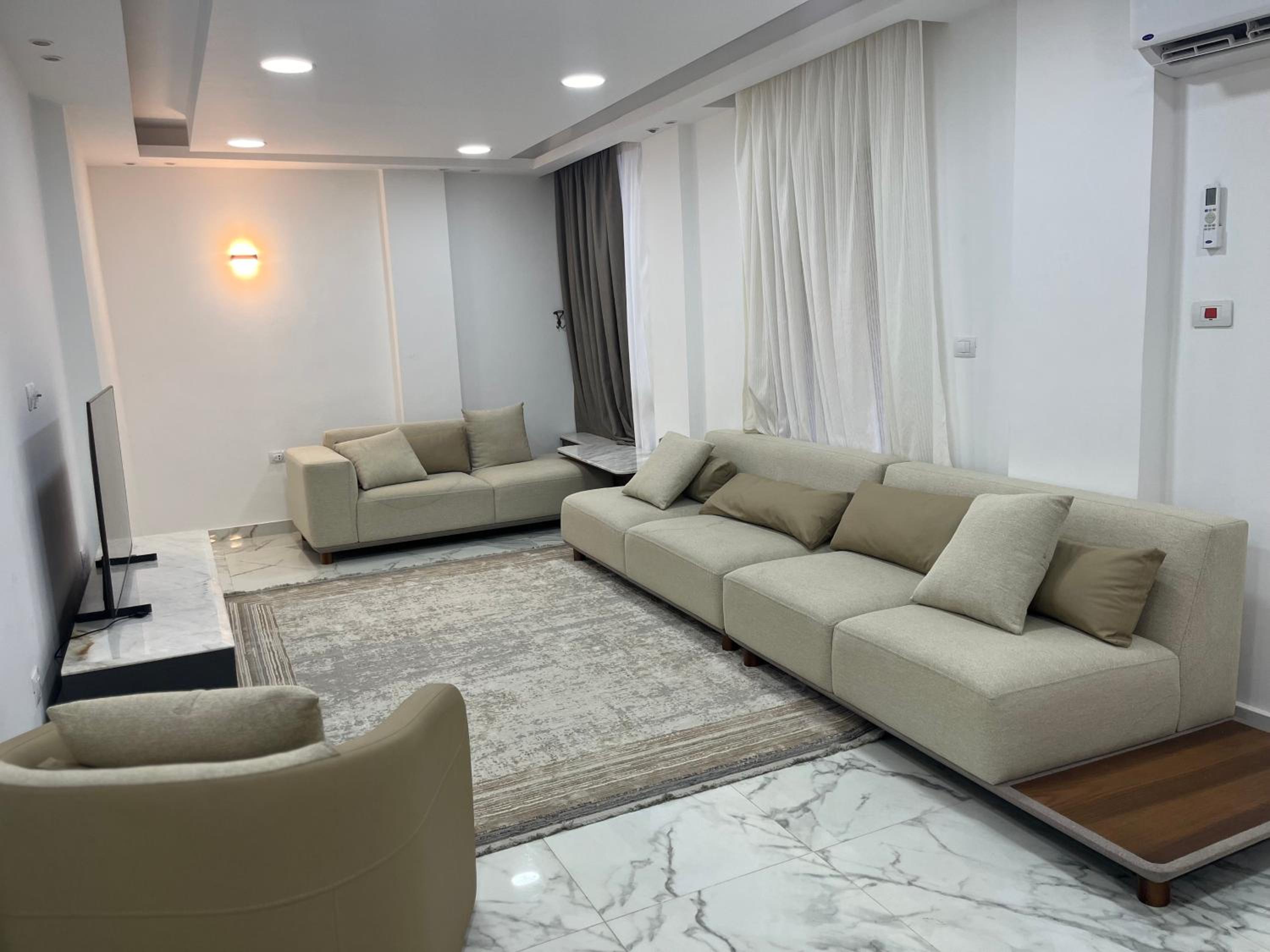 3 bedroom apartment luxury rehab