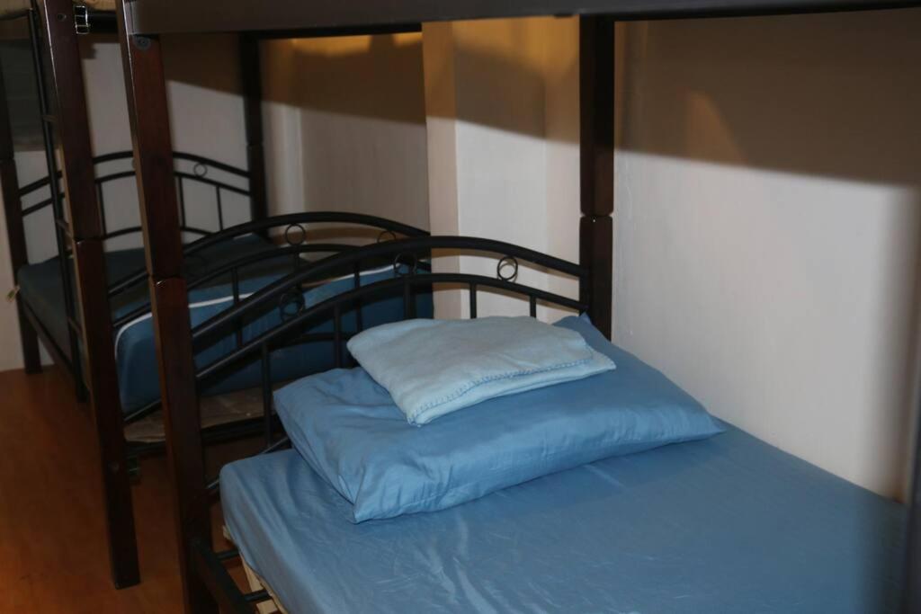 CheapEntireHouse Mel Place in Mandaue with Netflix for 5pax or more view 4