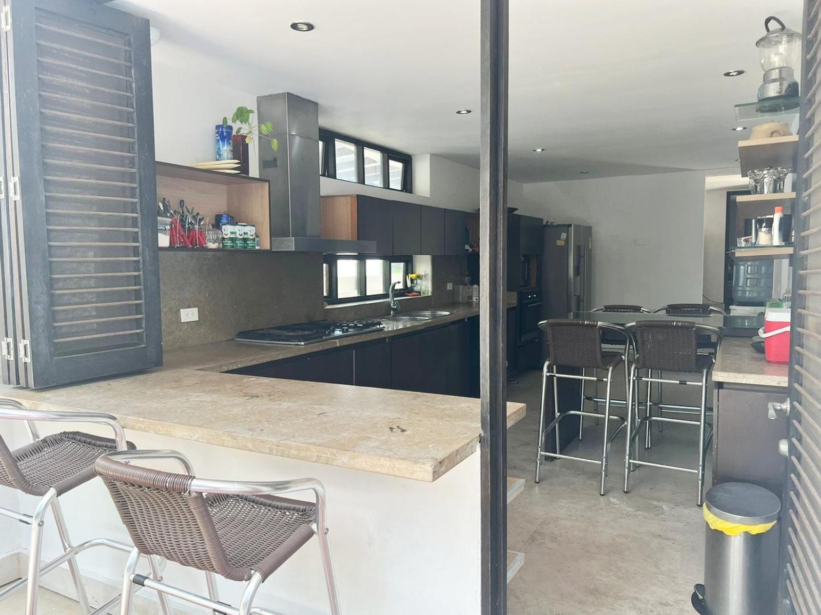 Casa con piscina en condominio Campestre el Peñon