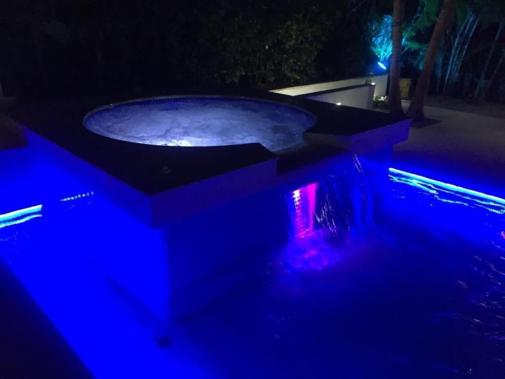 Casa con piscina en condominio Campestre el Peñon